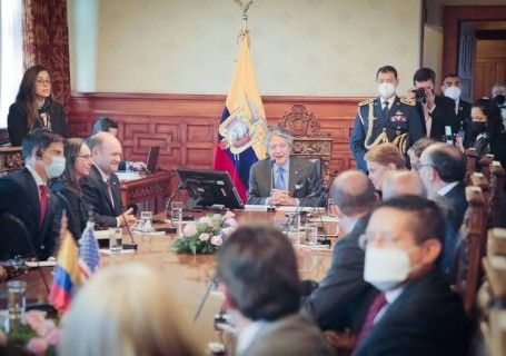 Reunion_con_el_Senador_U_S_Senator_Chris_Coons_y_la_Presidencia_del_Ecuador_f2f000c77a.jpg